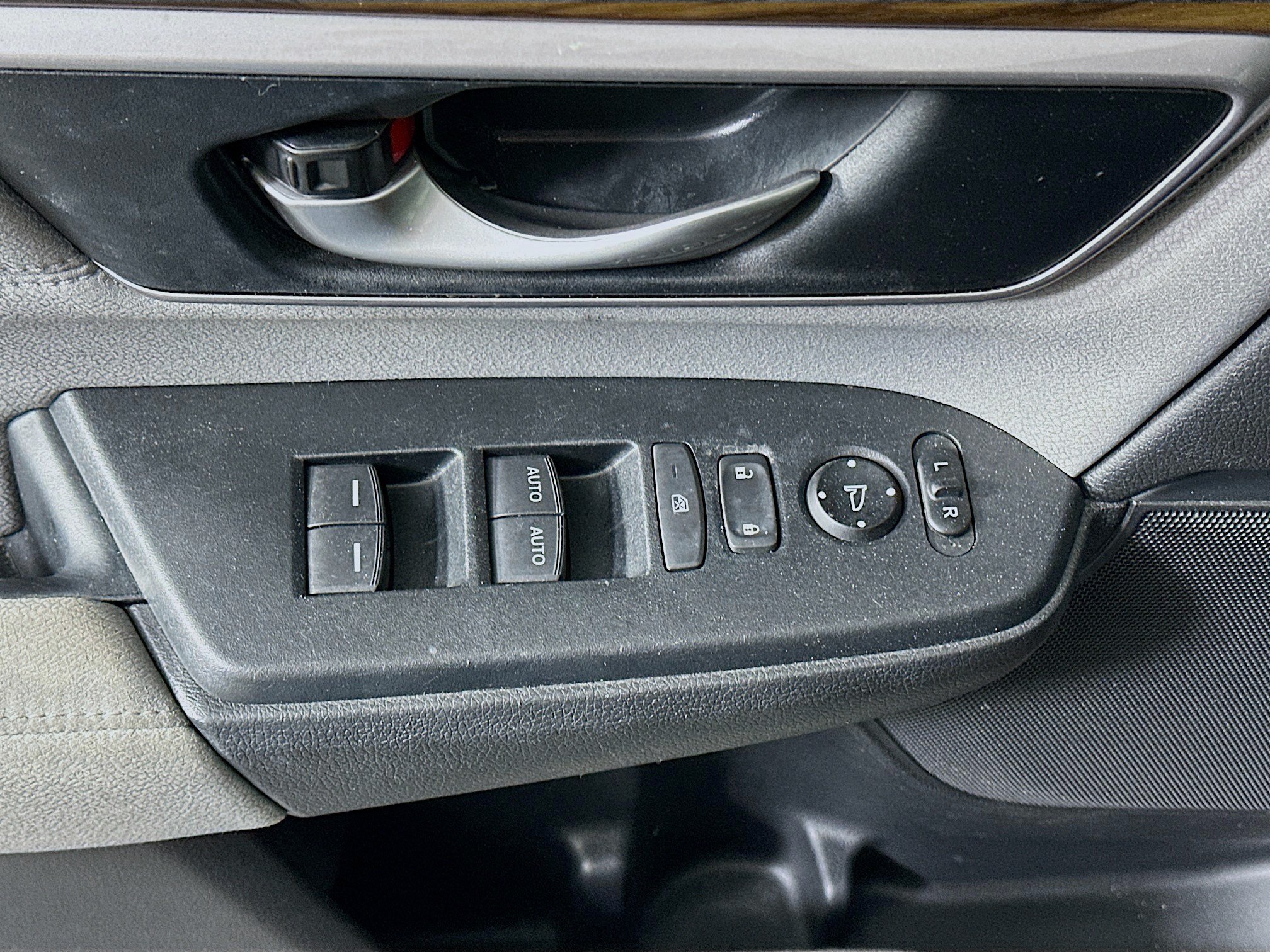 Used 2018 Honda CR-V EX image 15