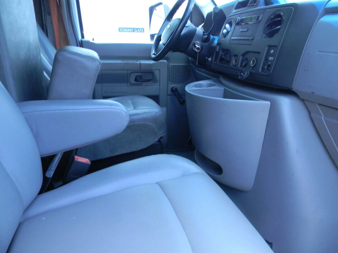 Used 2017 Ford E-350 and Econoline 350 Super Duty RWD image 11