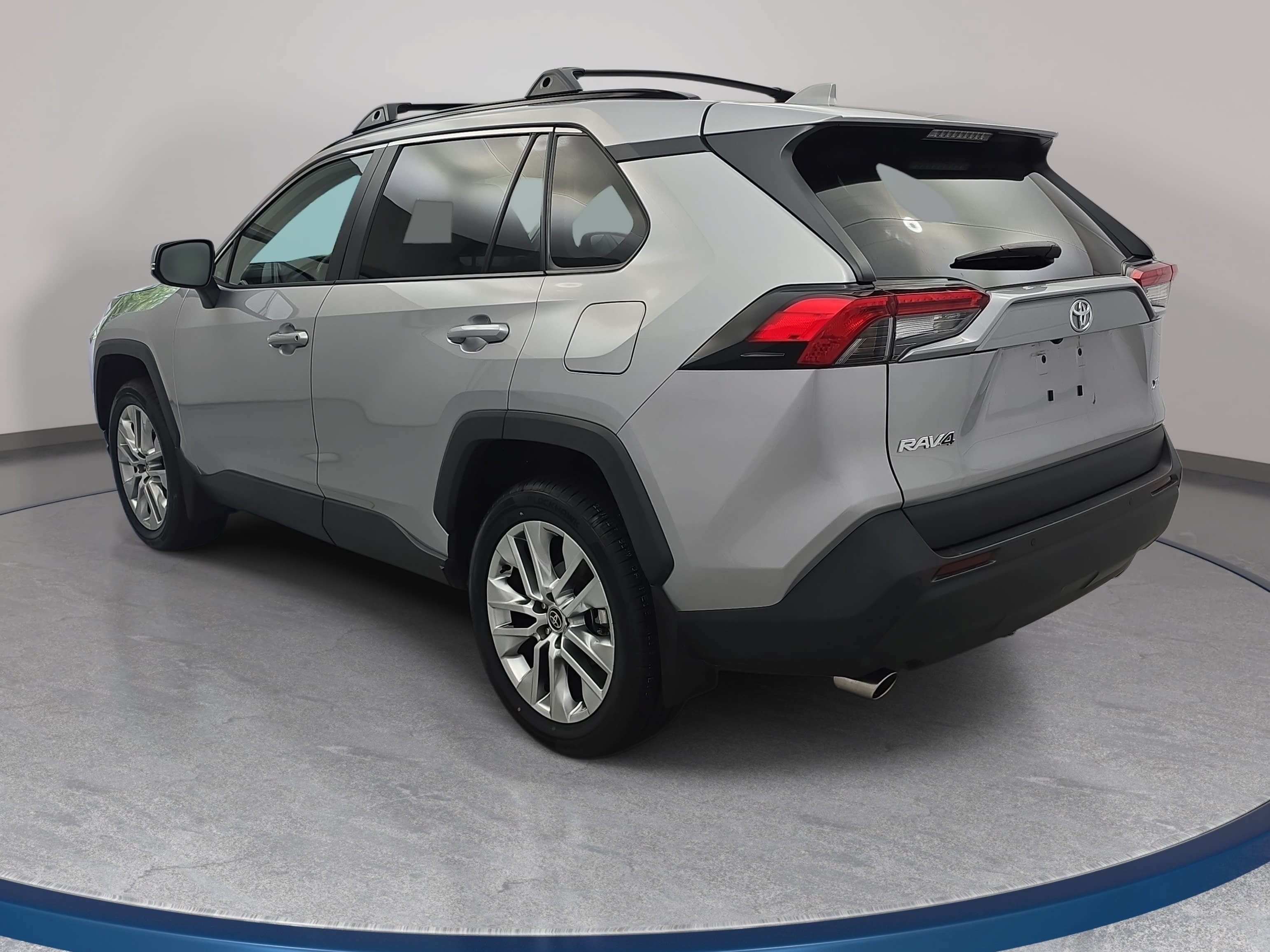 Used 2024 Toyota RAV4 XLE Premium w/ Weather Package FWD image 7