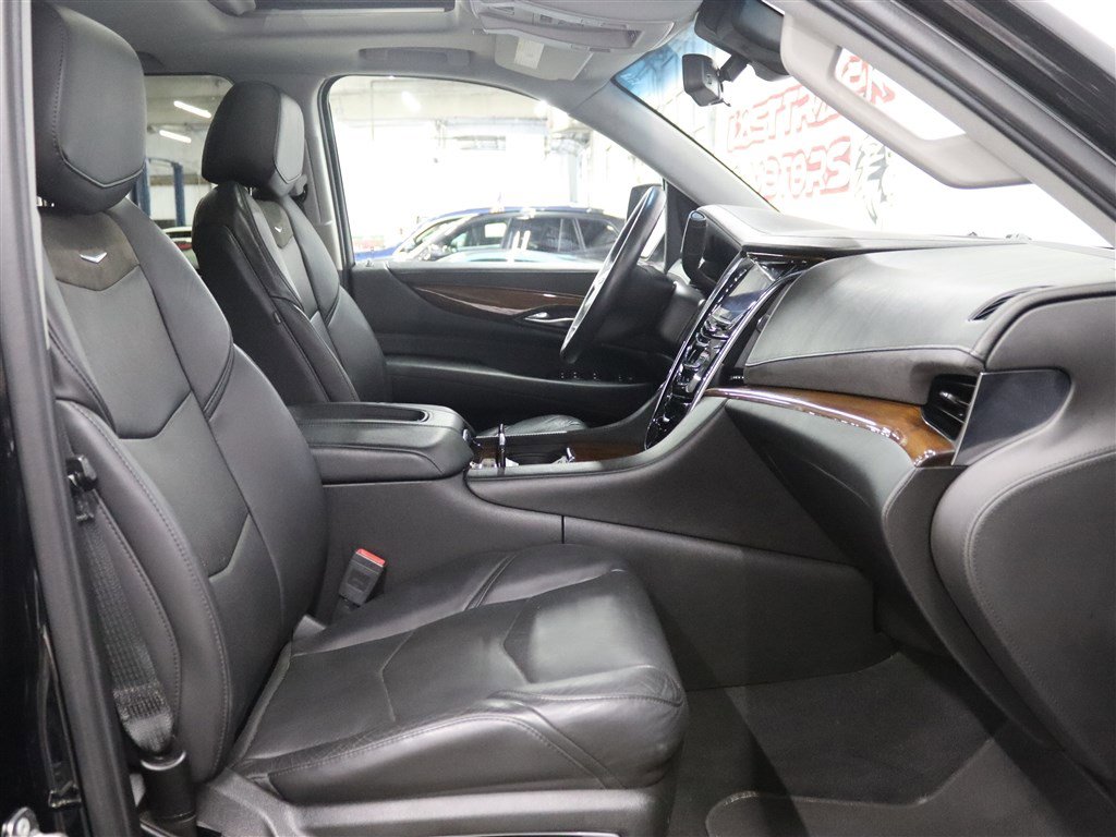 Used 2018 Cadillac Escalade ESV Luxury AWD/4WD image 27