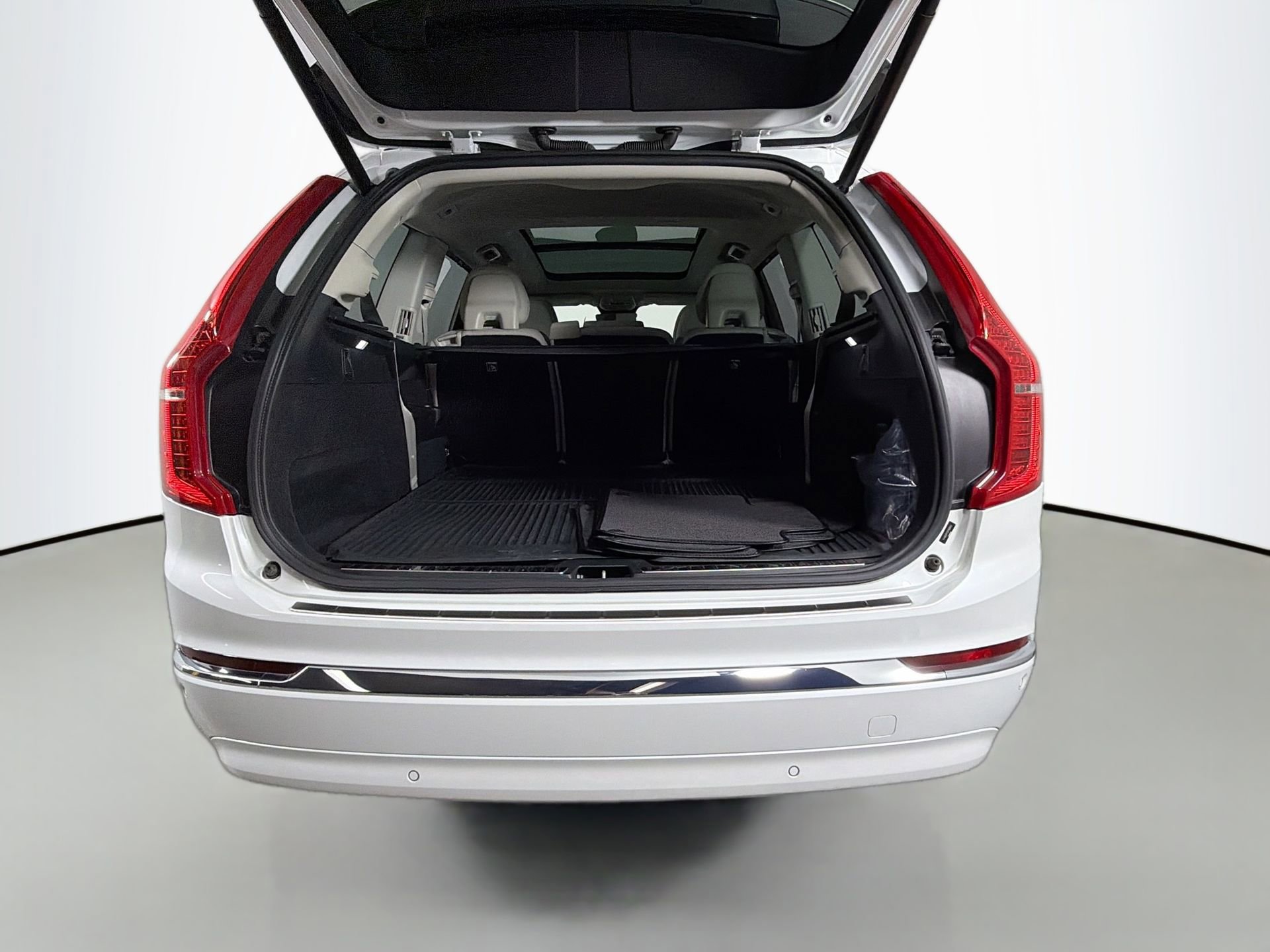 Certified 2024 Volvo XC90 B6 Ultimate w/ Protection Package Premier AWD/4WD image 26