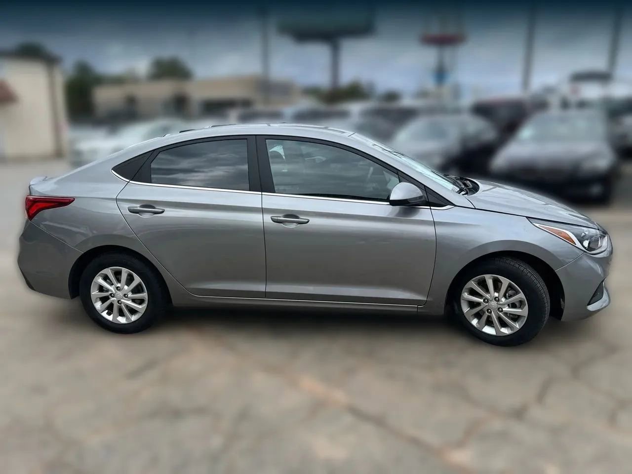 Used 2022 Hyundai Accent SEL image 11