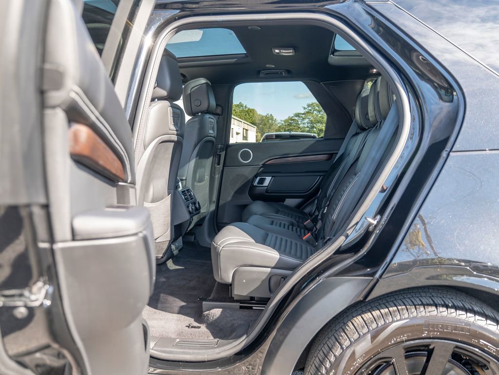 Certified 2024 Land Rover Discovery Dynamic SE image 35