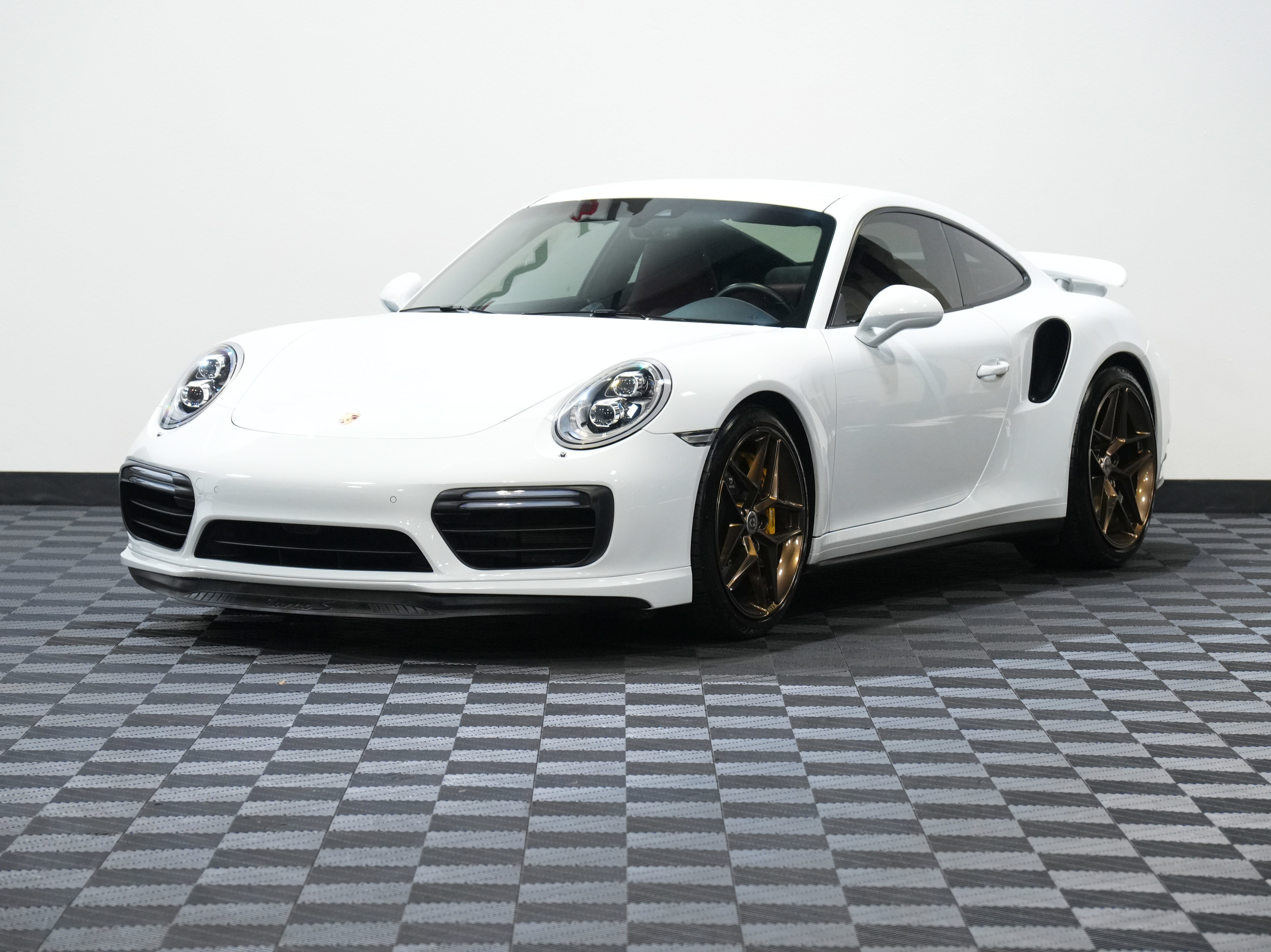 Used 2018 Porsche 911 Turbo S image 3