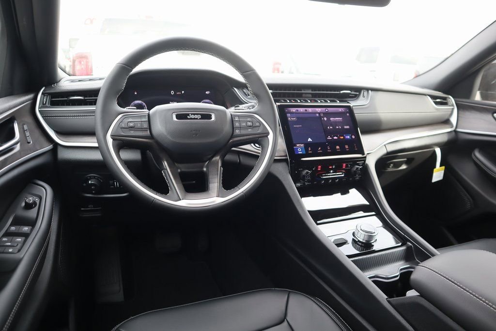 New 2025 Jeep Grand Cherokee L Limited image 2