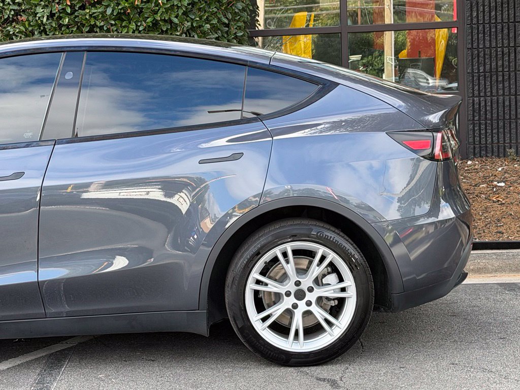 Used 2023 Tesla Model Y 2WD image 11