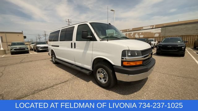 Used 2025 Chevrolet Express 3500 LT w/ LT Preferred Equipment Group RWD image 2