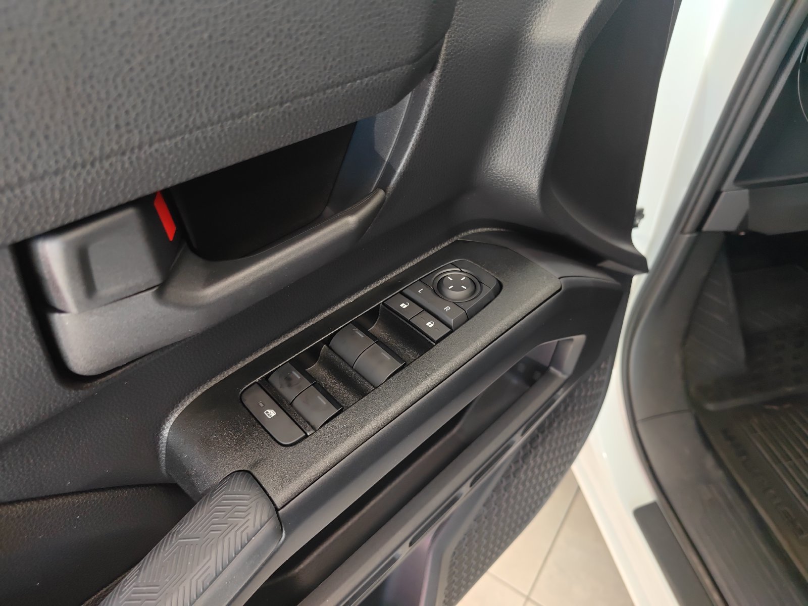 Used 2026 Toyota 4Runner SR5 RWD image 9