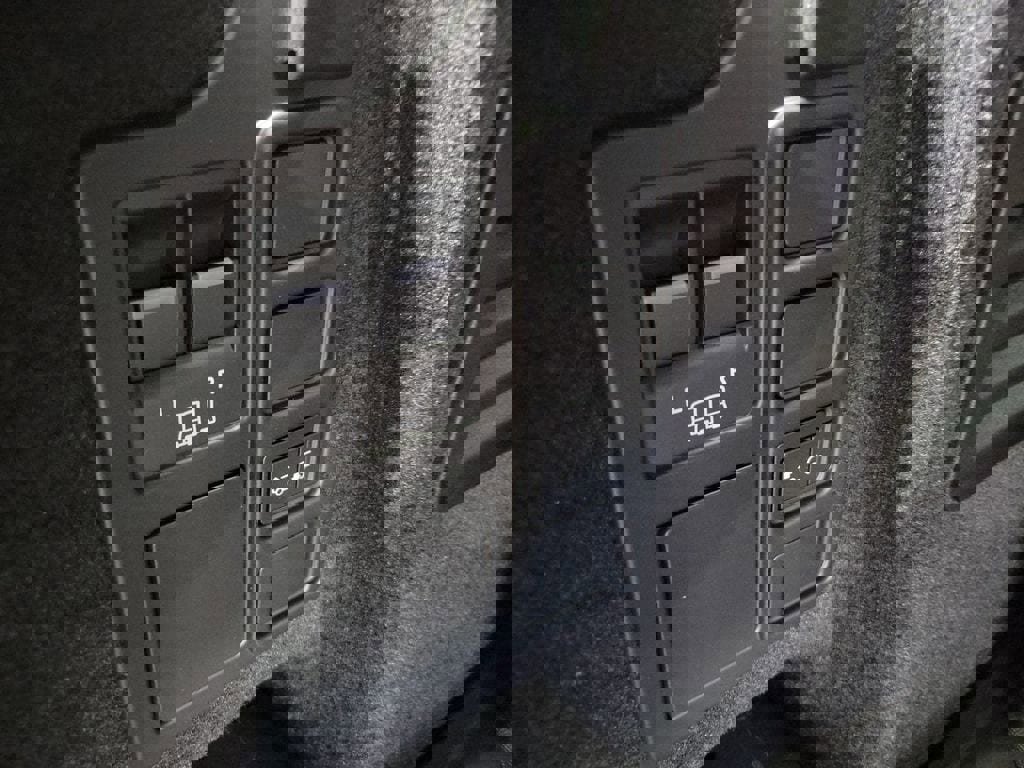 New 2026 Land Rover Discovery Limited Edition image 31