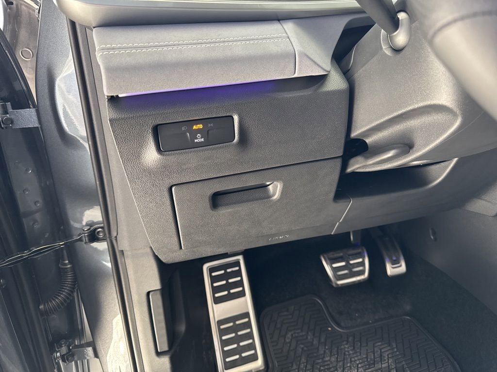 New 2026 Volkswagen Tiguan SE R-Line AWD/4WD image 13