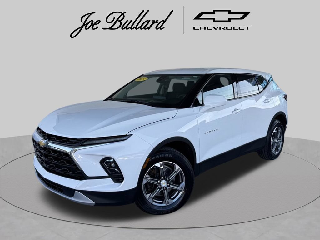 Used 2023 Chevrolet Blazer LT FWD image 1