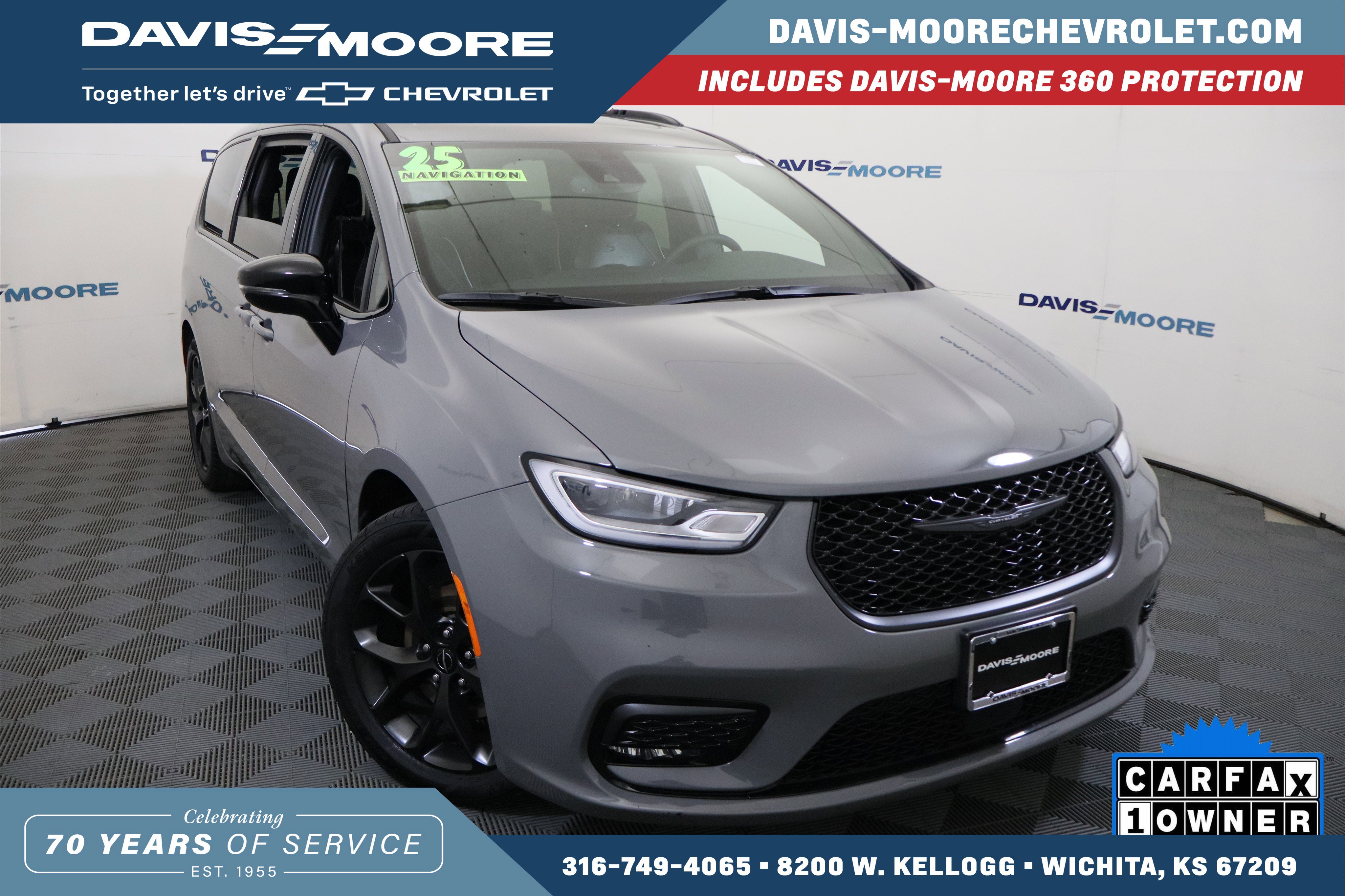 Used 2025 Chrysler Pacifica Limited image 1