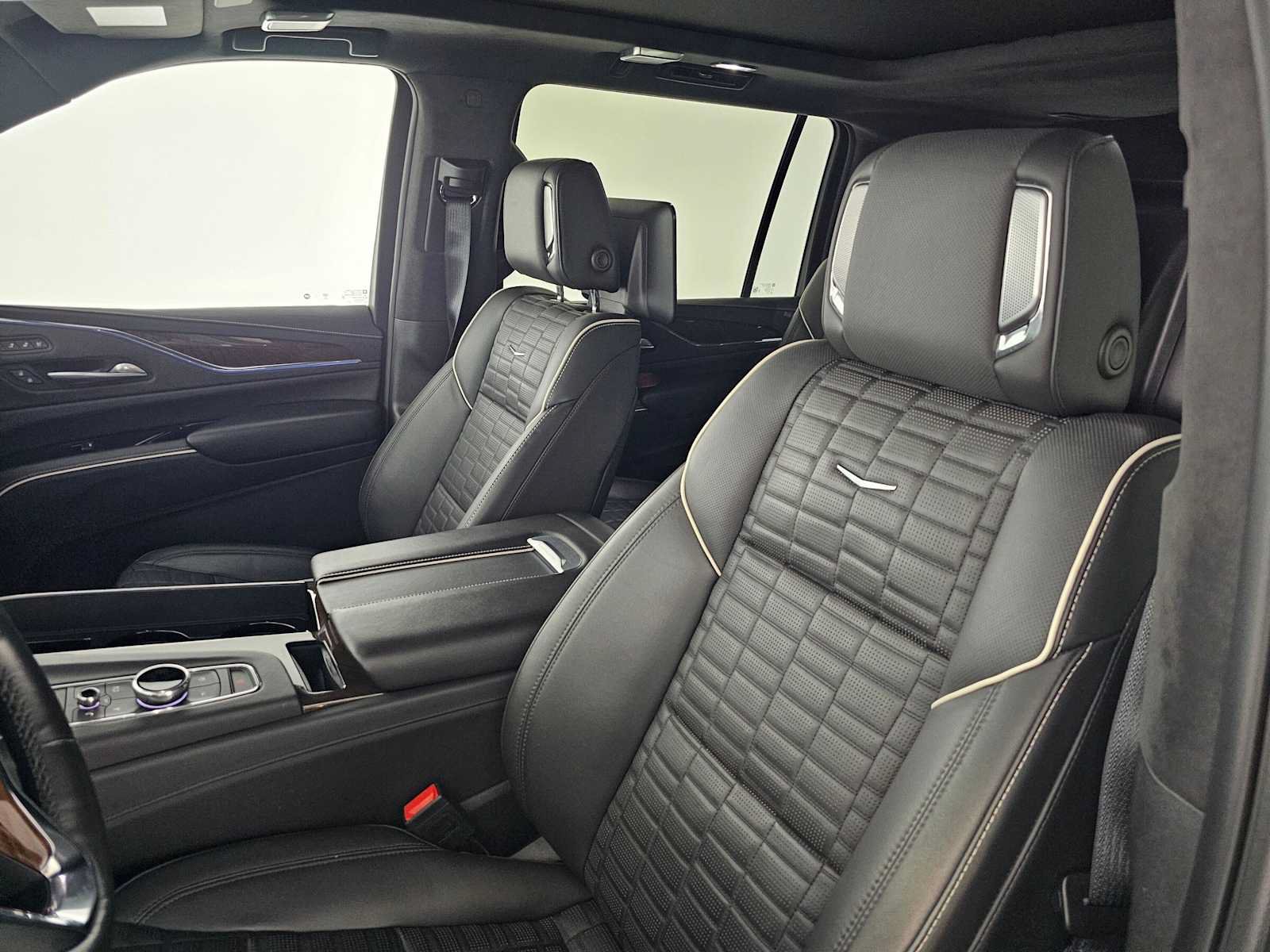 Used 2024 Cadillac Escalade ESV Premium Luxury Platinum AWD/4WD image 24
