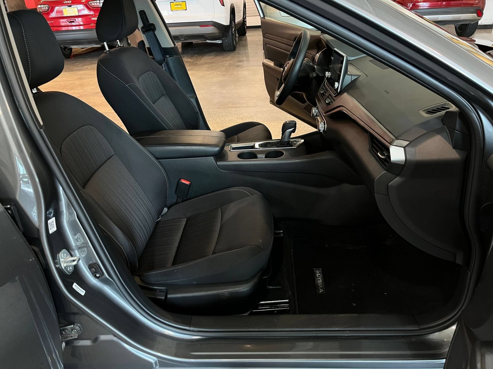 Used 2025 Nissan Altima 2.5 SV FWD image 35