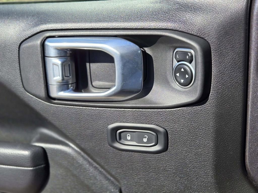 Certified 2025 Jeep Gladiator Sport image 35