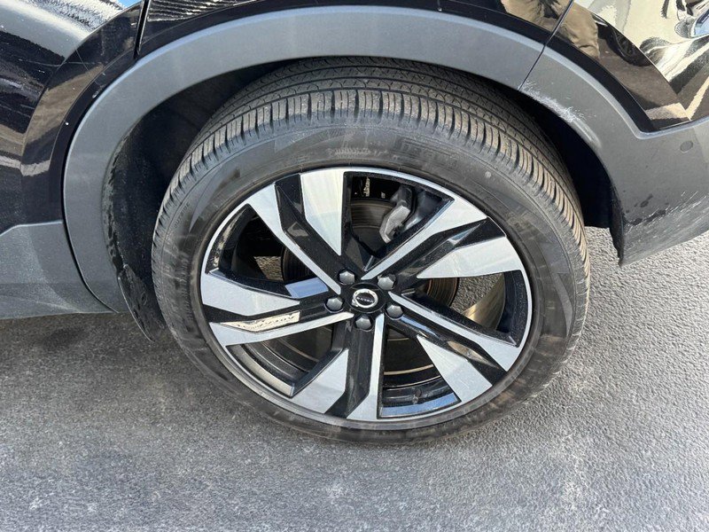 Certified 2023 Volvo XC40 B5 Ultimate w/ Protection Package Premier image 8