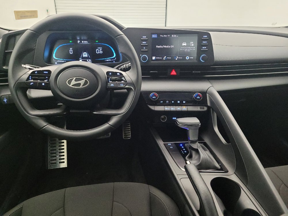 Used 2025 Hyundai Elantra Sport FWD image 22