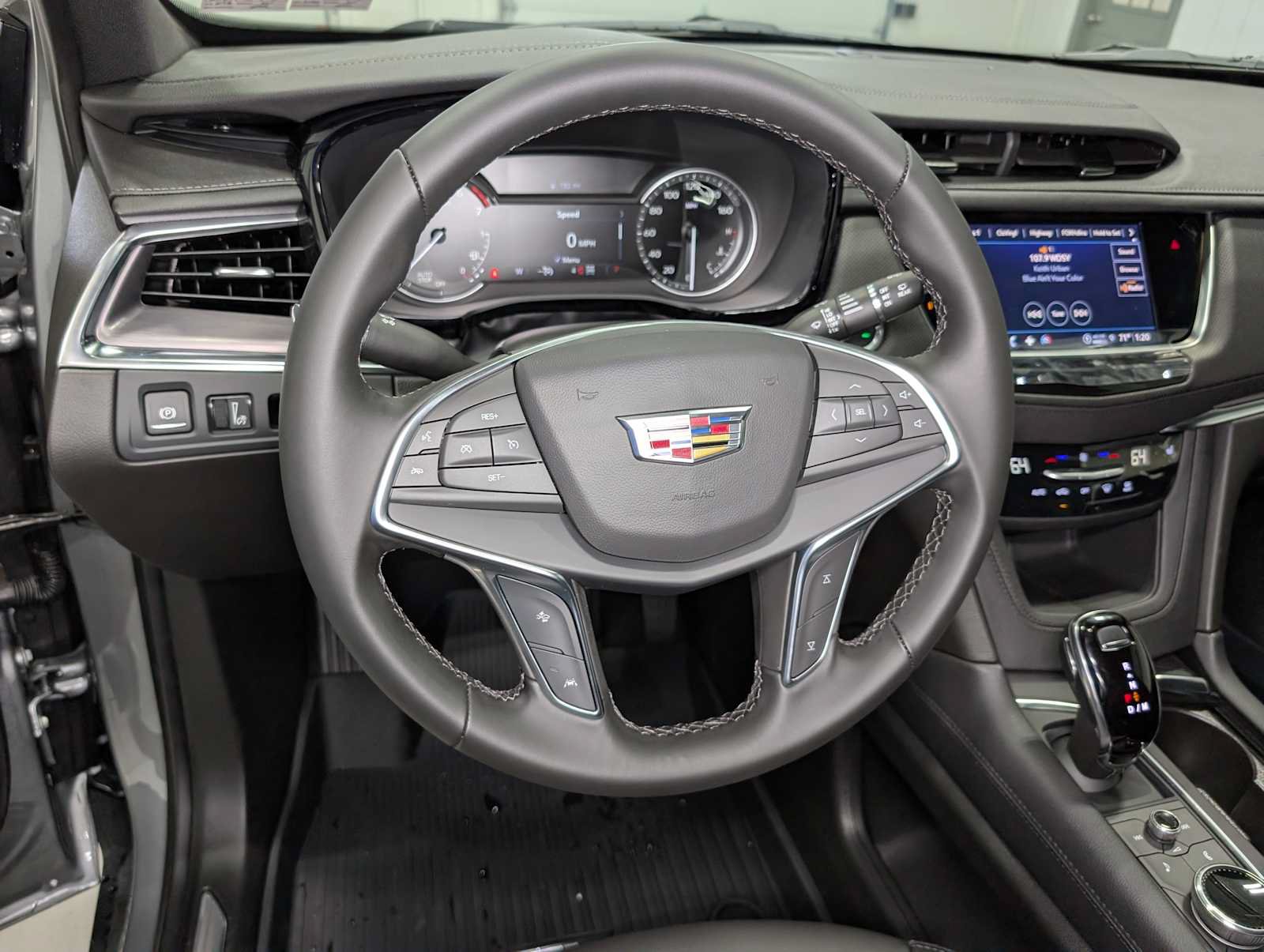 New 2026 Cadillac XT5 Luxury w/ LPO, Floor Liner Package AWD/4WD image 30