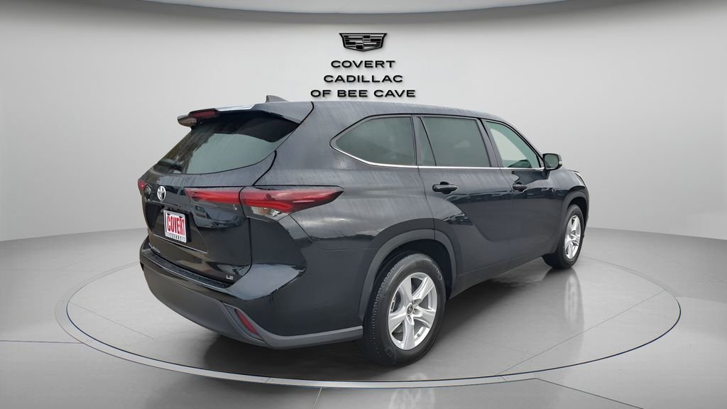 Used 2025 Toyota Highlander LE image 9