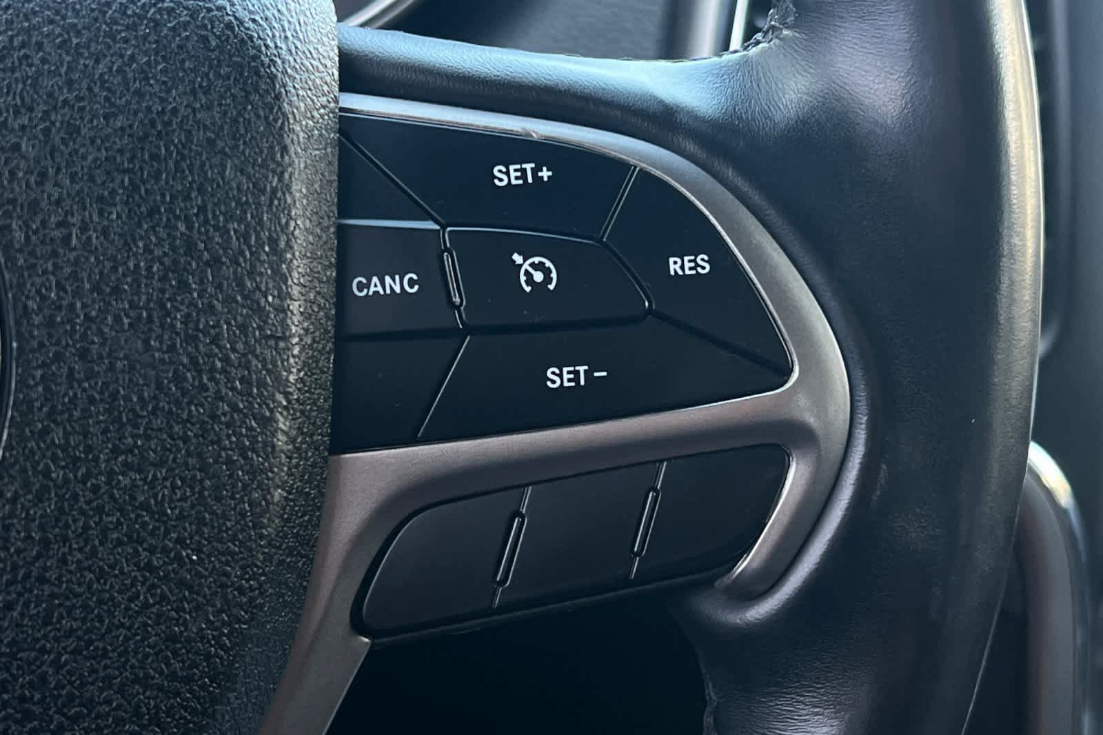 Used 2018 Jeep Grand Cherokee Altitude RWD image 8