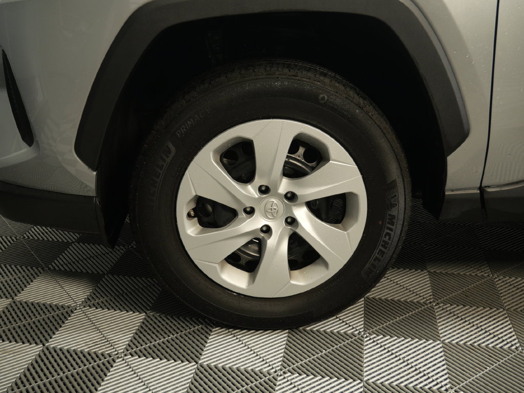 Used 2025 Toyota RAV4 LE AWD/4WD image 10
