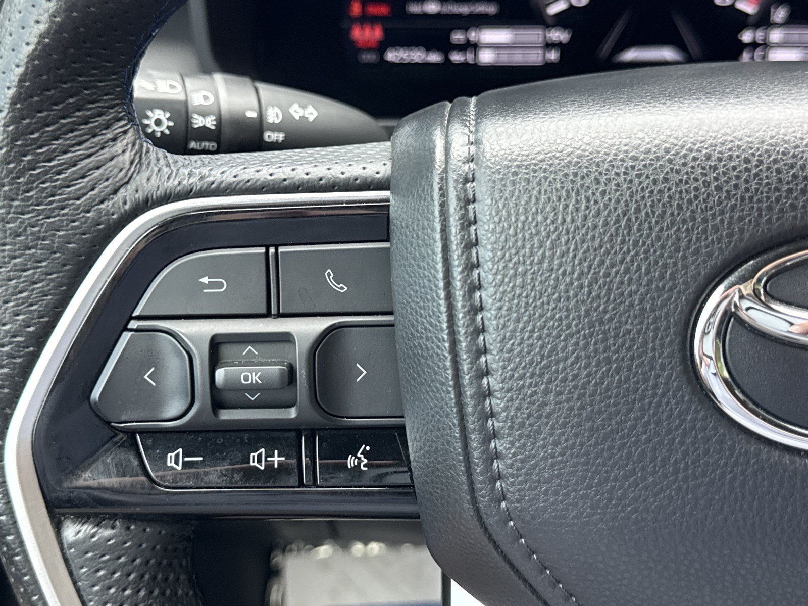 Used 2022 Toyota Tundra Platinum AWD/4WD image 25