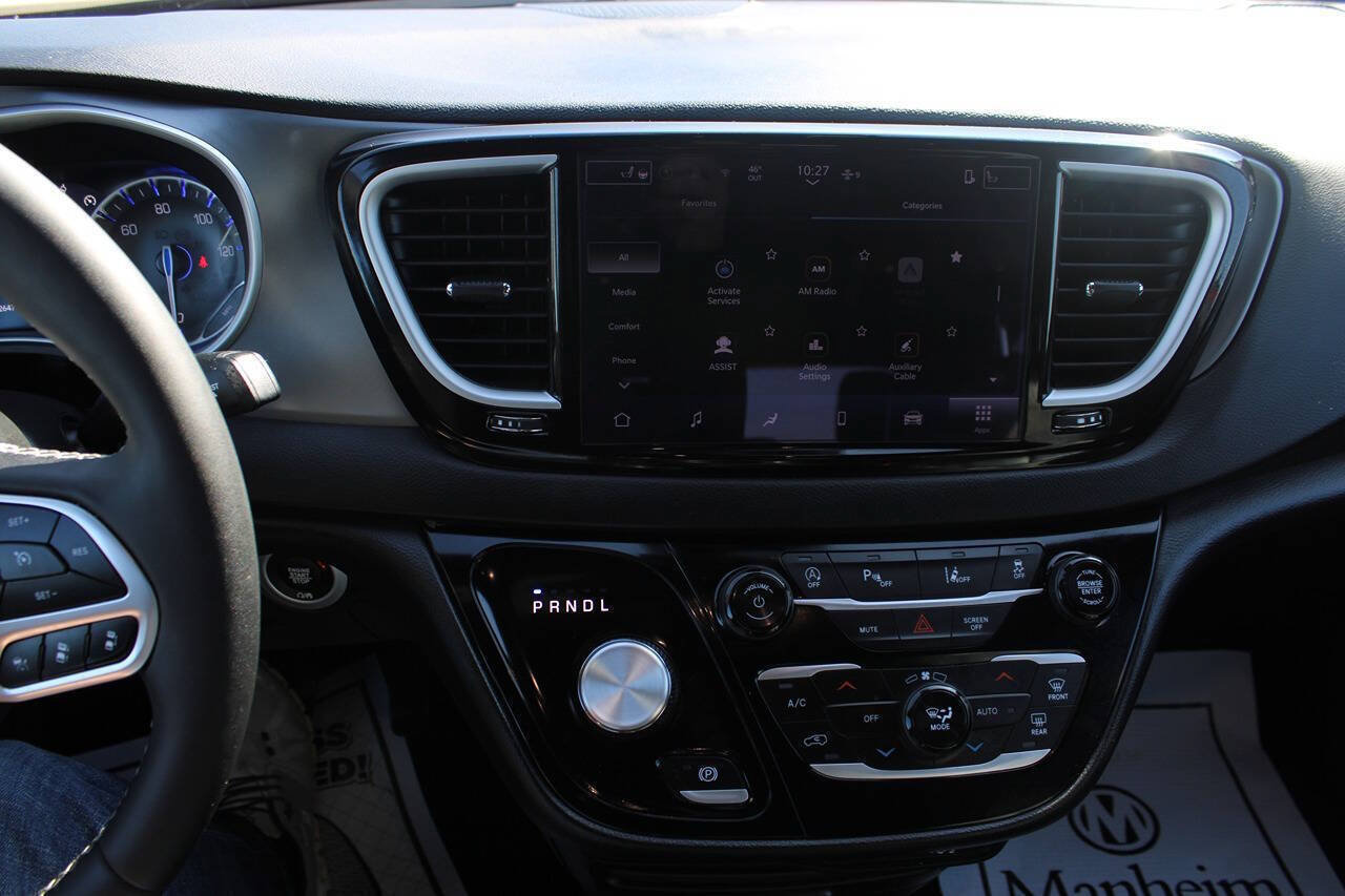 Used 2025 Chrysler Pacifica Select FWD image 15