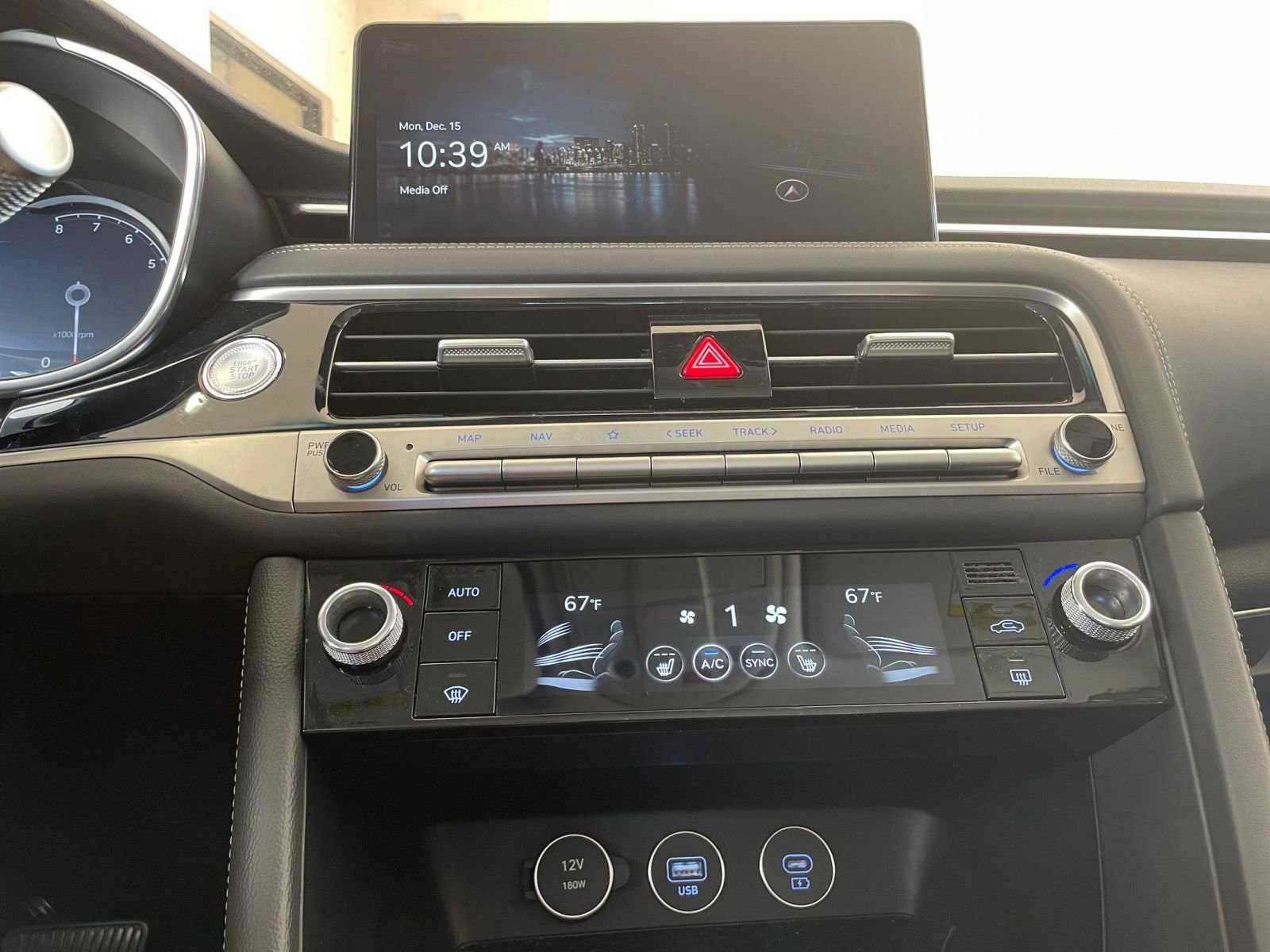 Used 2025 Genesis G70 2.5T image 20