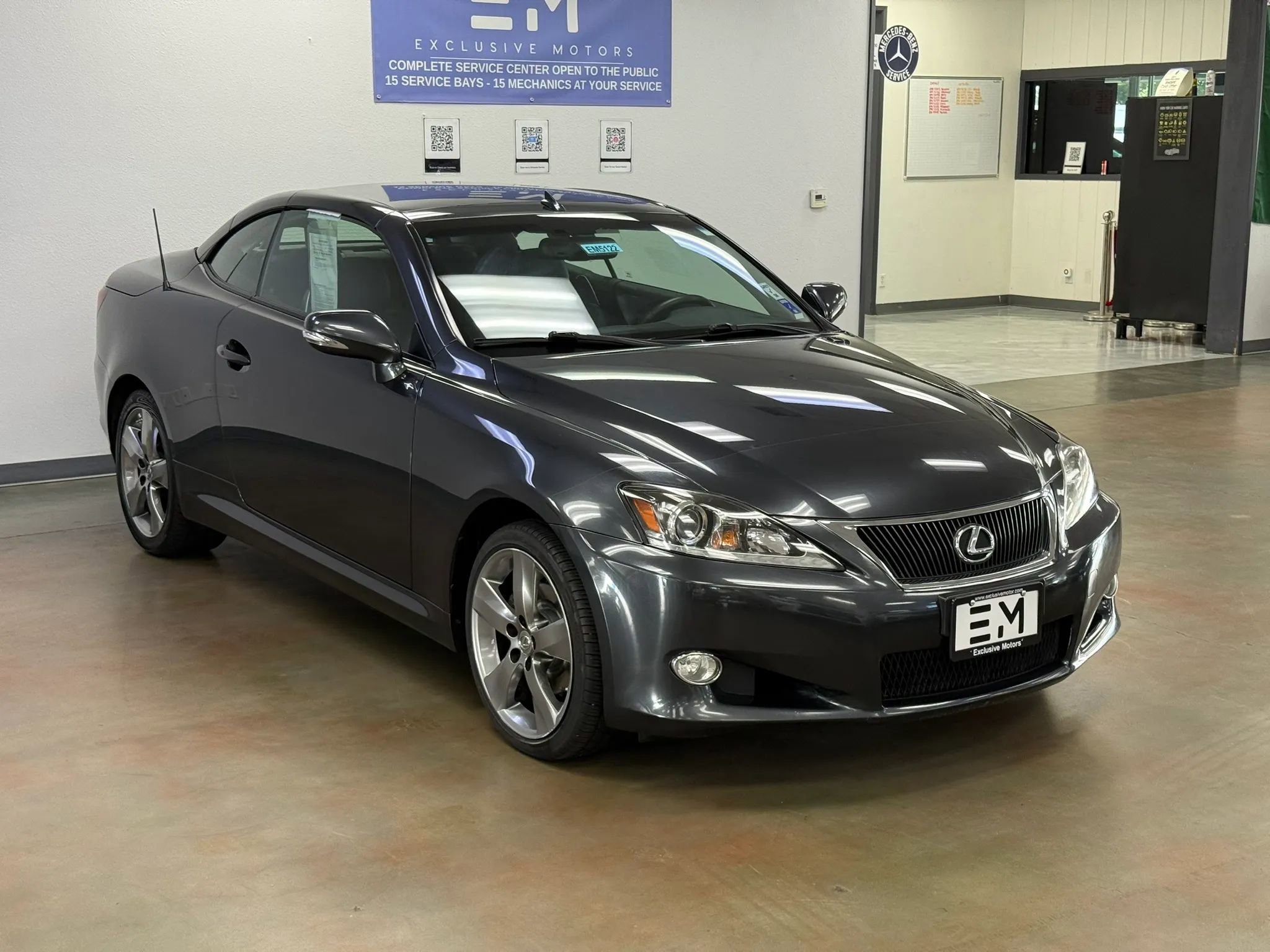Used 2011 Lexus IS 250C w/ Luxury Pkg RWD image 2