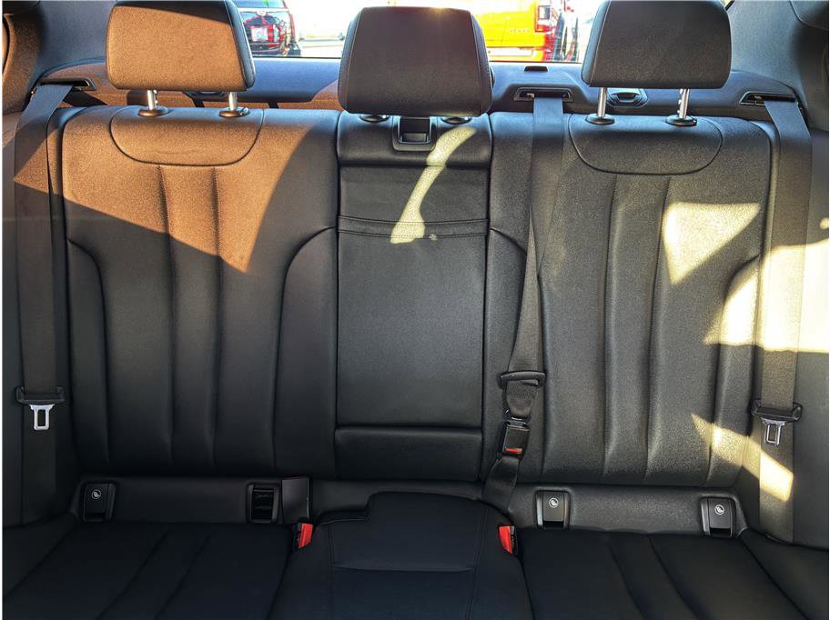 Used 2019 BMW 530e w/ Convenience Package RWD image 15