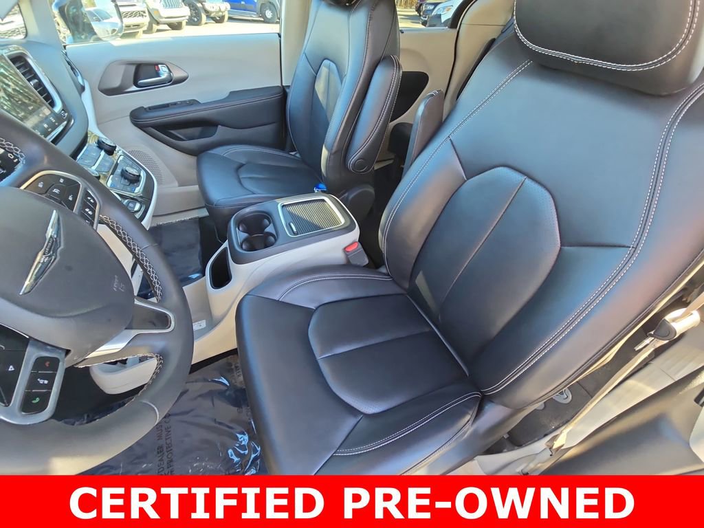 Used 2024 Chrysler Pacifica Touring-L image 17