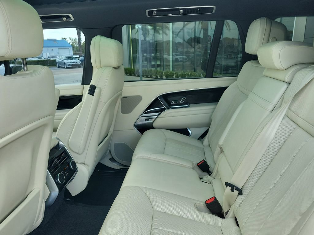 Used 2023 Land Rover Range Rover Long Wheelbase SE AWD/4WD image 16