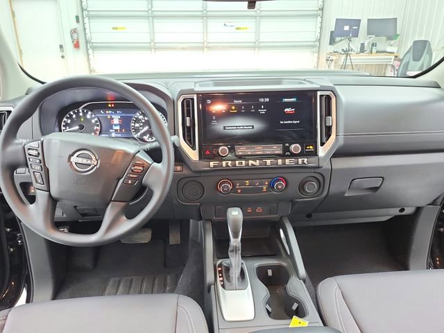 Used 2025 Nissan Frontier SV image 24