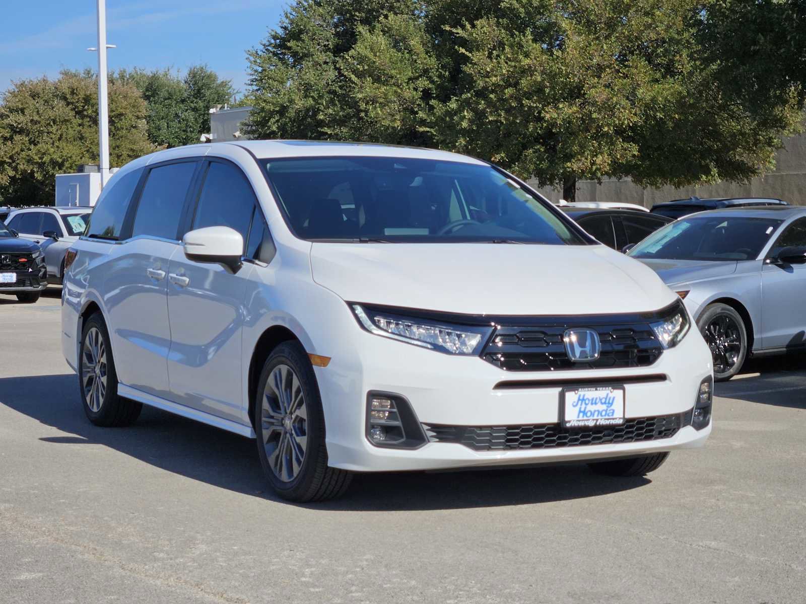 New 2026 Honda Odyssey Touring image 3