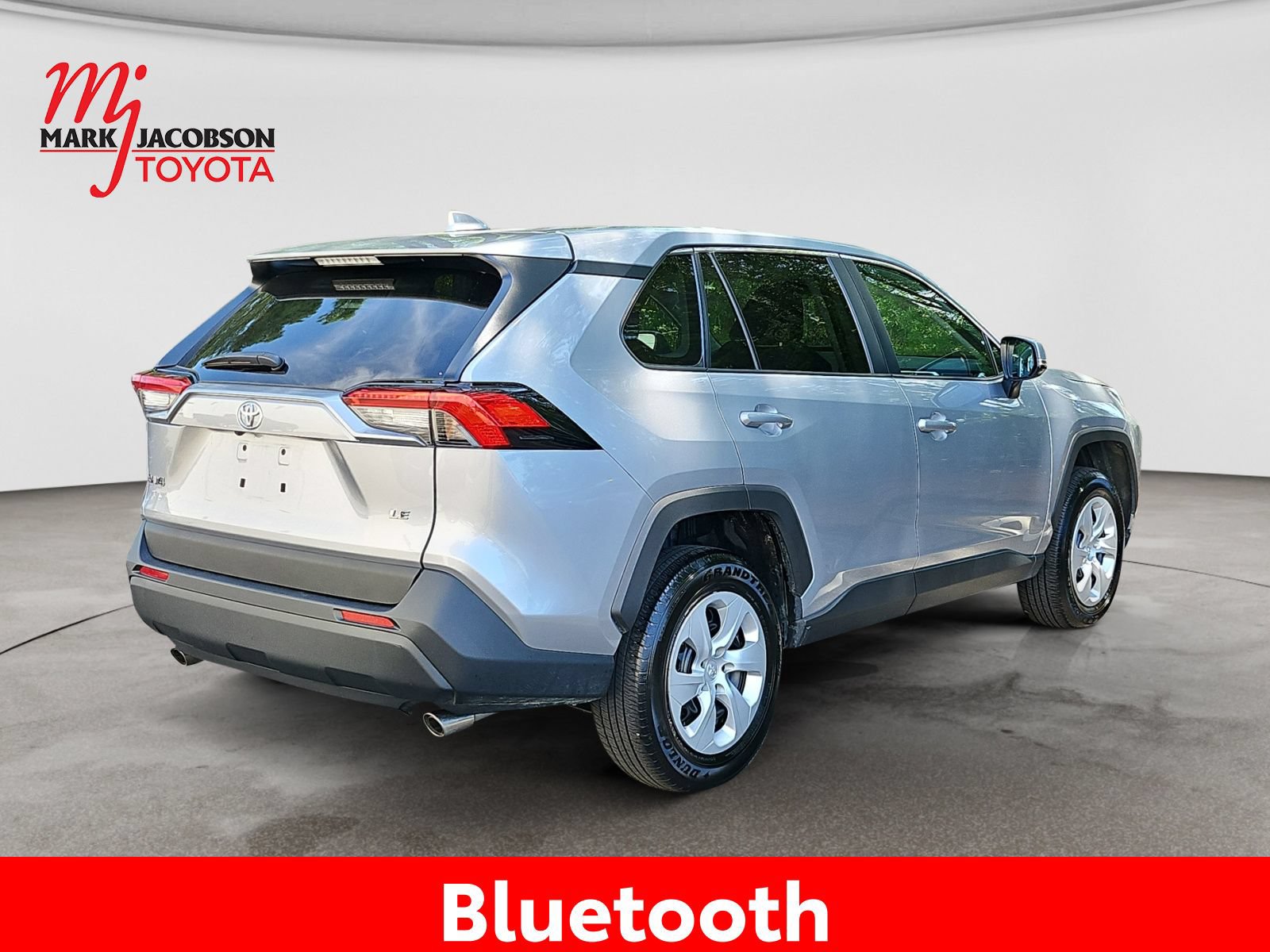 Used 2025 Toyota RAV4 LE FWD image 9