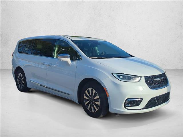 Used 2022 Chrysler Pacifica Limited image 3