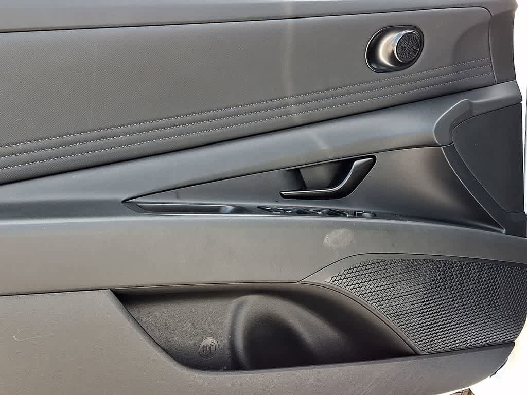 Certified 2025 Hyundai Elantra Sport FWD image 11