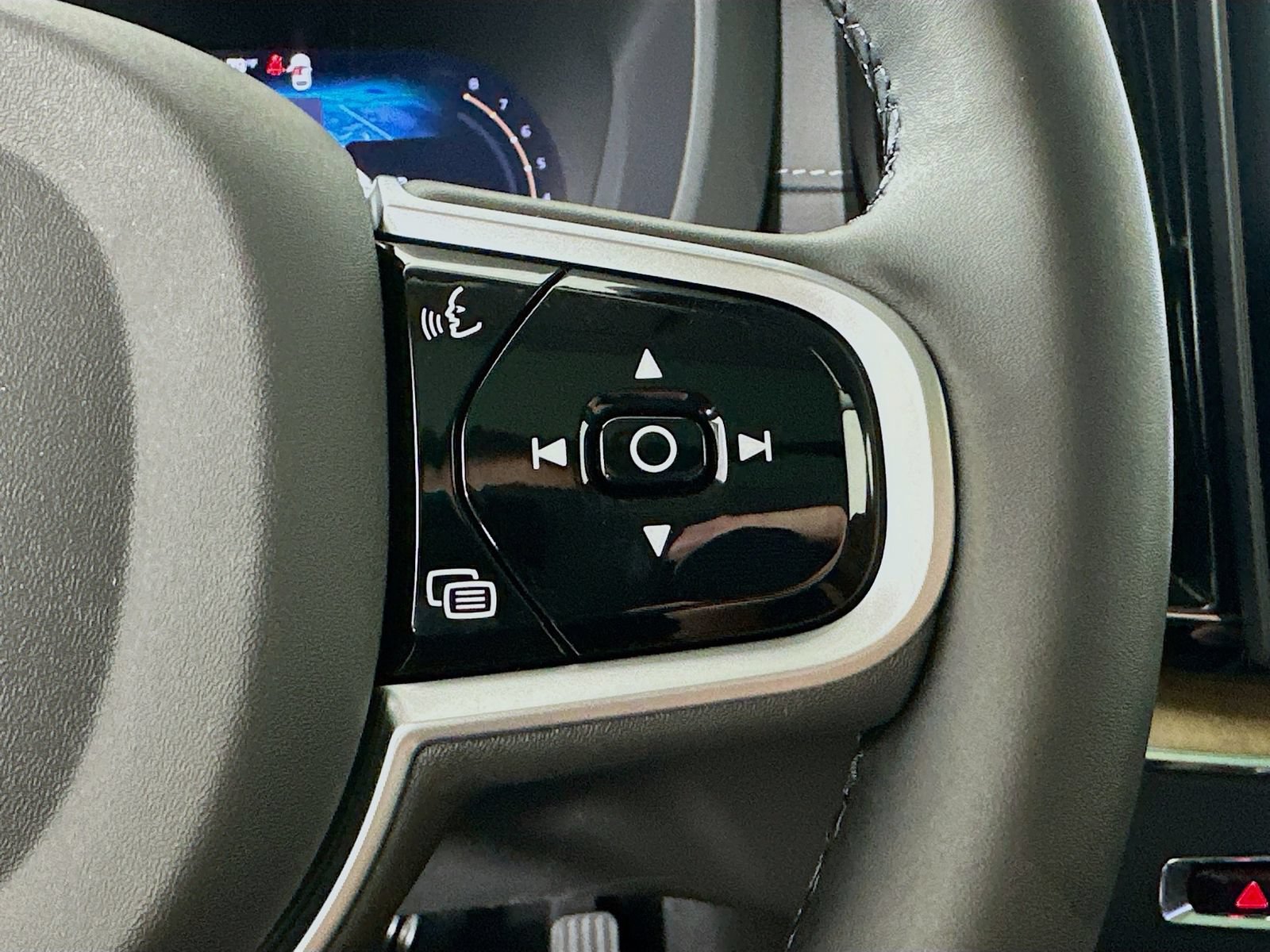 New 2026 Volvo XC60 B5 Ultra w/ Protection Package Premier AWD/4WD image 19