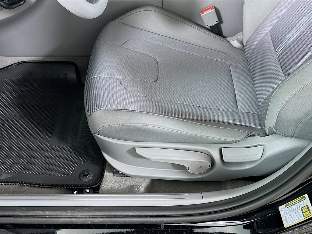 New 2026 Hyundai Elantra SE w/ Cargo Package FWD image 19