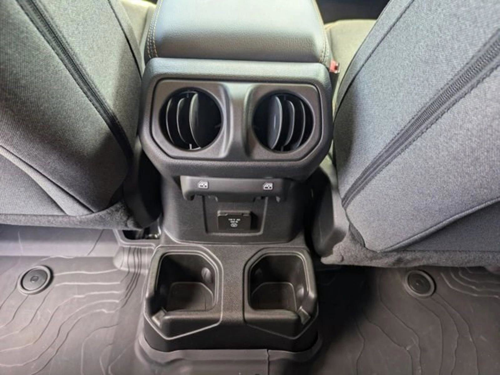 Used 2024 Jeep Wrangler Unlimited Sahara AWD/4WD image 17