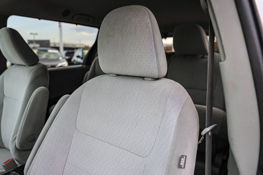 Used 2020 Toyota Sienna LE FWD image 17