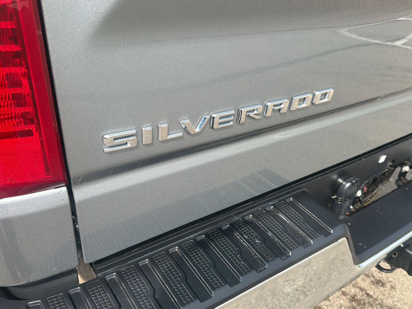 Used 2024 Chevrolet Silverado 1500 LT AWD/4WD image 5