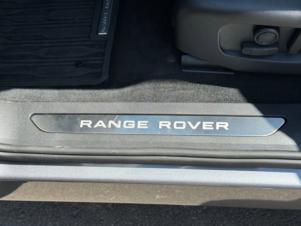 Certified 2026 Land Rover Range Rover Evoque Dynamic SE AWD/4WD image 13