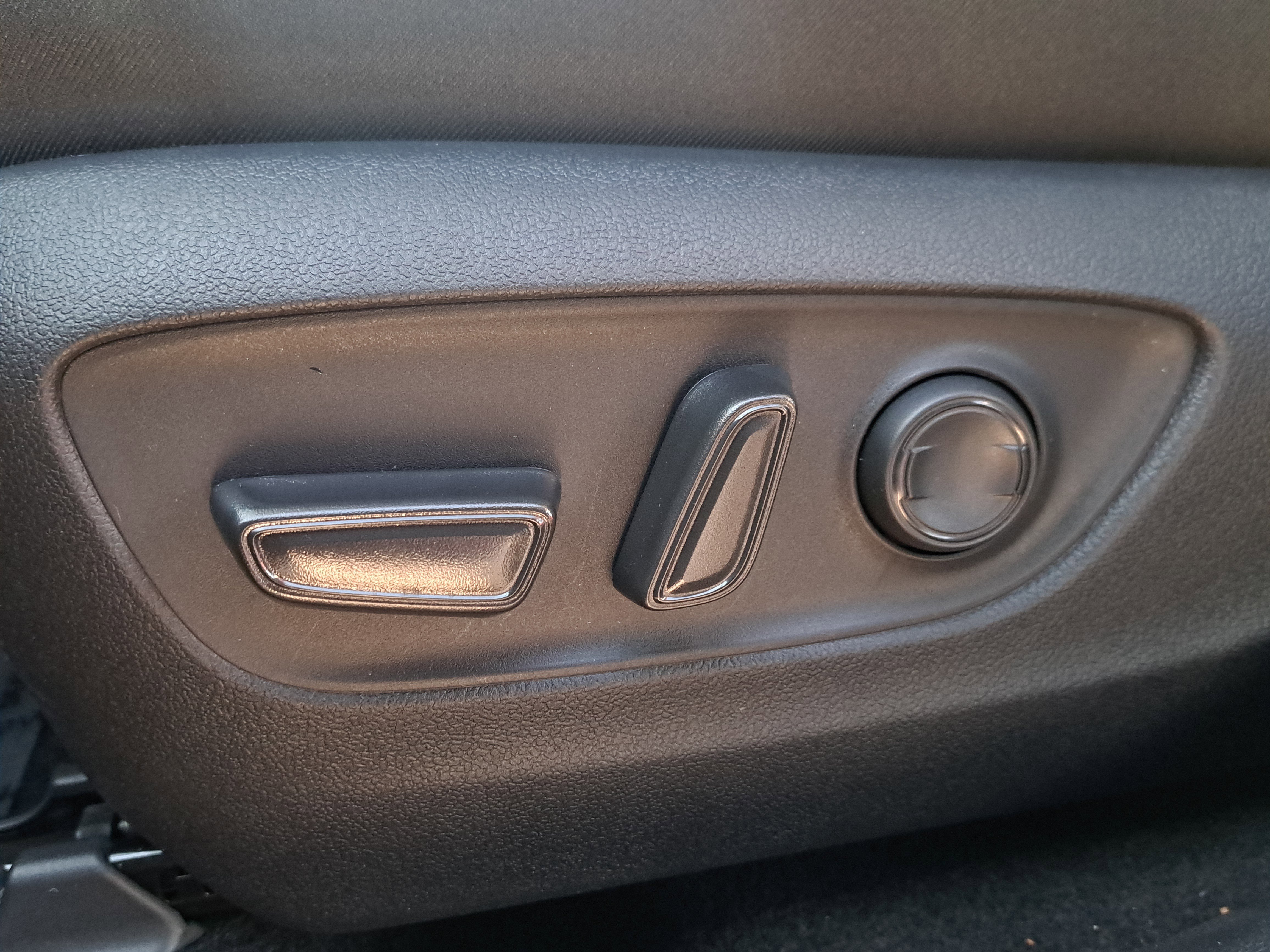 New 2025 Toyota RAV4 XLE w/ Convenience Package image 19