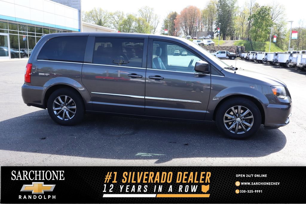 Used 2015 Chrysler Town & Country S w/ Driver Convenience Group FWD image 1