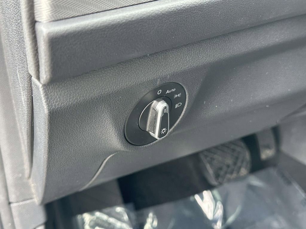 Certified 2021 Volkswagen Jetta SE w/ SE Cold Weather Package image 21