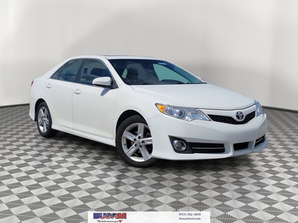Used 2014 Toyota Camry SE w/ Leather Package