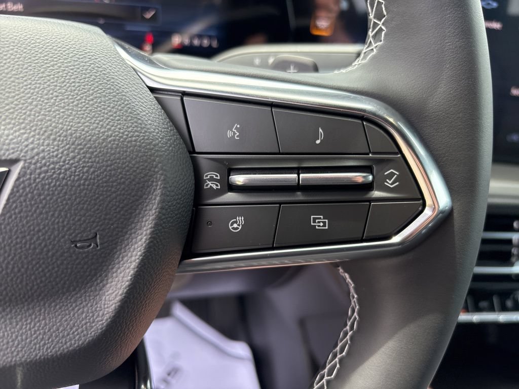 New 2026 Chevrolet Traverse LT w/ Sun and Wheel Package FWD image 2
