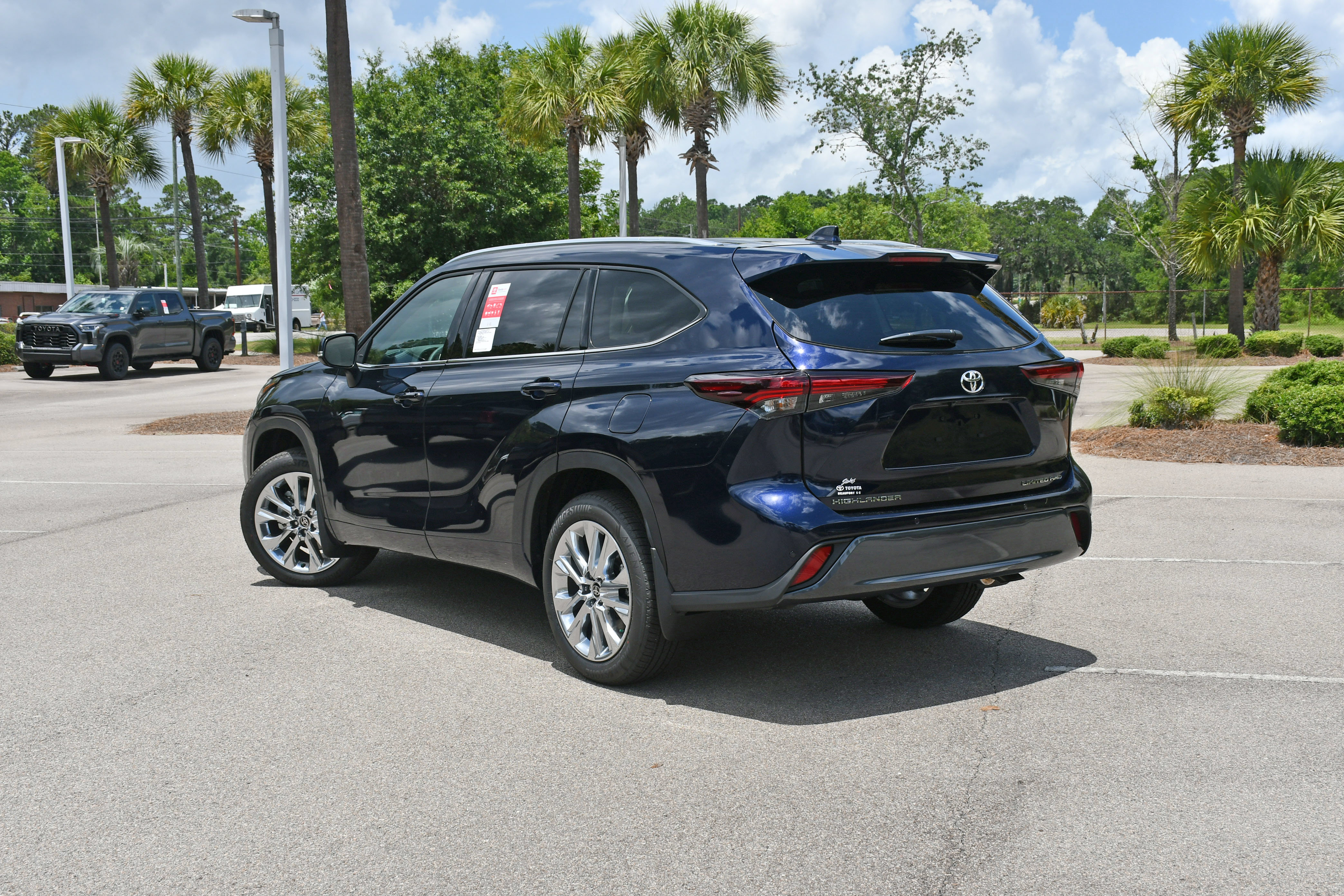 New 2026 Toyota Highlander Limited AWD/4WD image 2