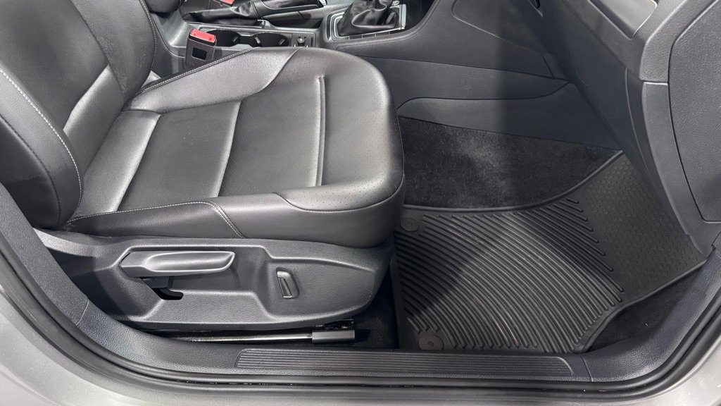 Used 2019 Volkswagen Golf SE w/ Driver Assistance Package FWD image 18